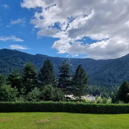 Happy Guest - Mountain Panorama *
